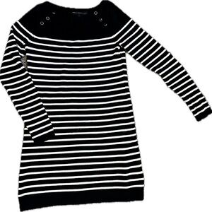 🌟⬇️PRICE DROP⬇️🌟White House Black Market Striped Long Sweater (S)
